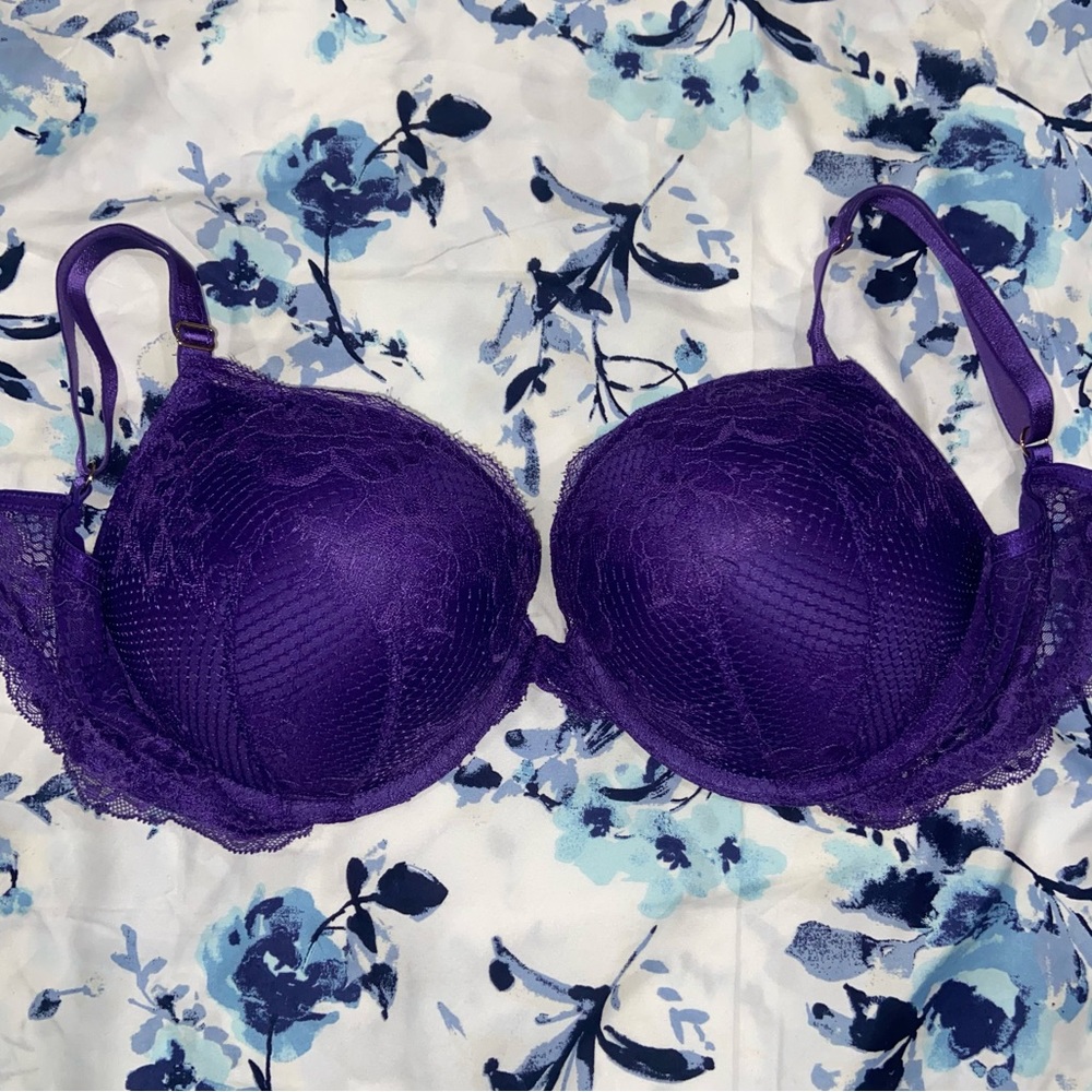 Victoria’s Secret Bombshell Add 2 Cup Sizes Bra (36D)